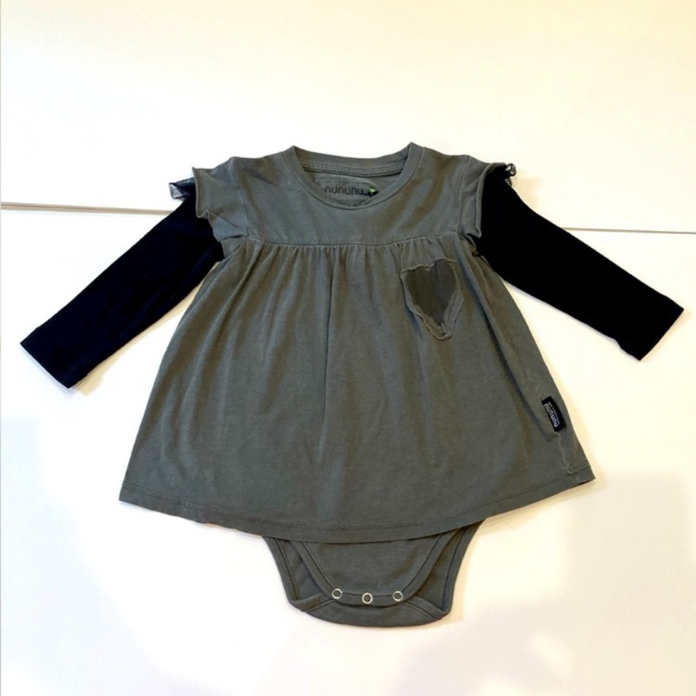NUNUNU Gray Appliquéd Dress With Heart Long Sleeves Onsie